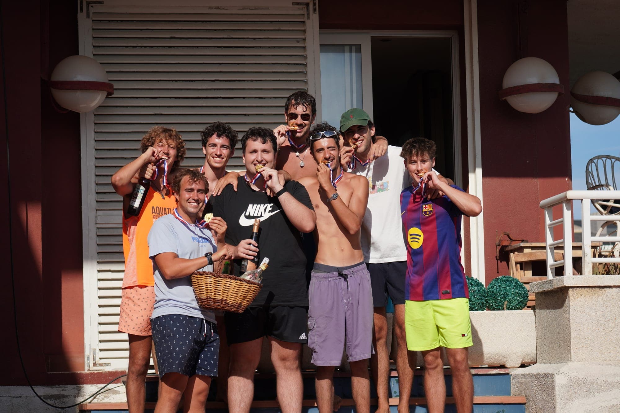 Remata2 amb les medalles de campions
